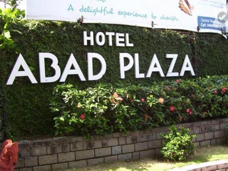 Hotel Abad Plaza Kochi Exteriör bild