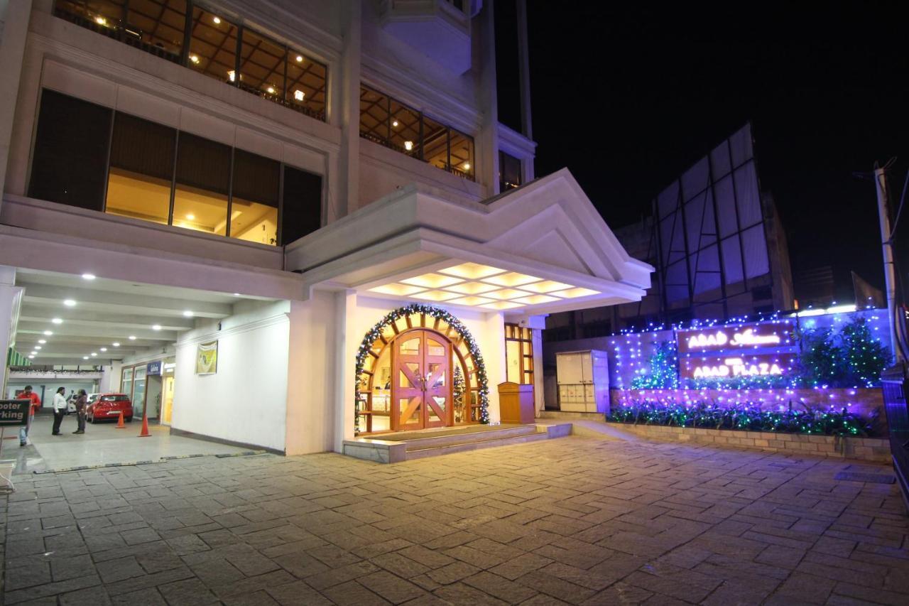 Hotel Abad Plaza Kochi Exteriör bild